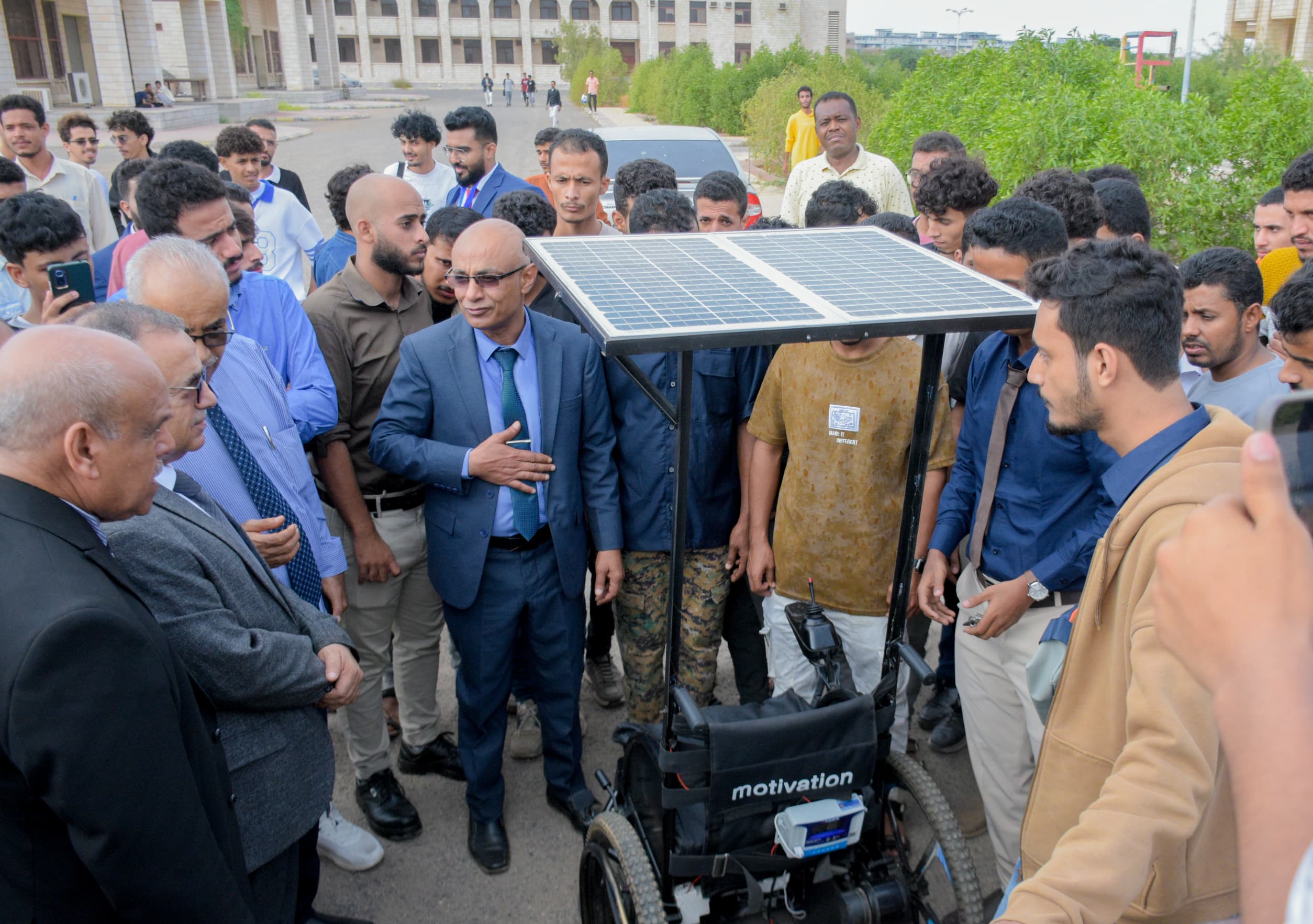 عقولٌ تبتكر.. ومستقبلٌ يُبنى بأيدي شبابنا