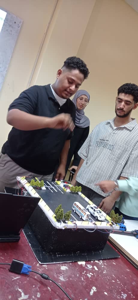 ابتكارات هندسية تلامس المستقبل: قسم الميكاترونكس والهندسة الصناعية بجامعة عدن يشهد مناقشة مشاريع متميزة لطلاب المستوى الرابع