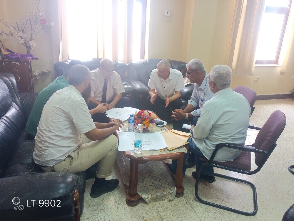 في إطار السعي نحو التنمية المستدامة.. وفد من مكتب الأمم المتحدة لخدمات المشاريع (UNOPS) يزور كلية الهندسة لبحث مشروع تركيب منظومة طاقة شمسية