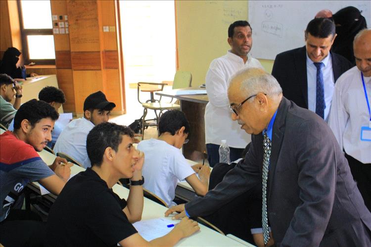 كلية الهندسة بجامعة عدن تستقبل 1480 طالباً وطالبة لأداء امتحانات المفاضلة للعام الجامعي 2026 / 2027م